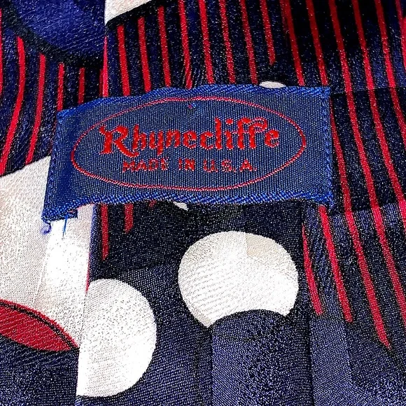 RHYNECLIFFE MENS NECK TIE SILK MADE IN USA VINTAGE WINE BLUE CREAM JACARD